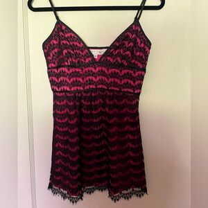 Trina Turk Top NWT Size 2 pink/black